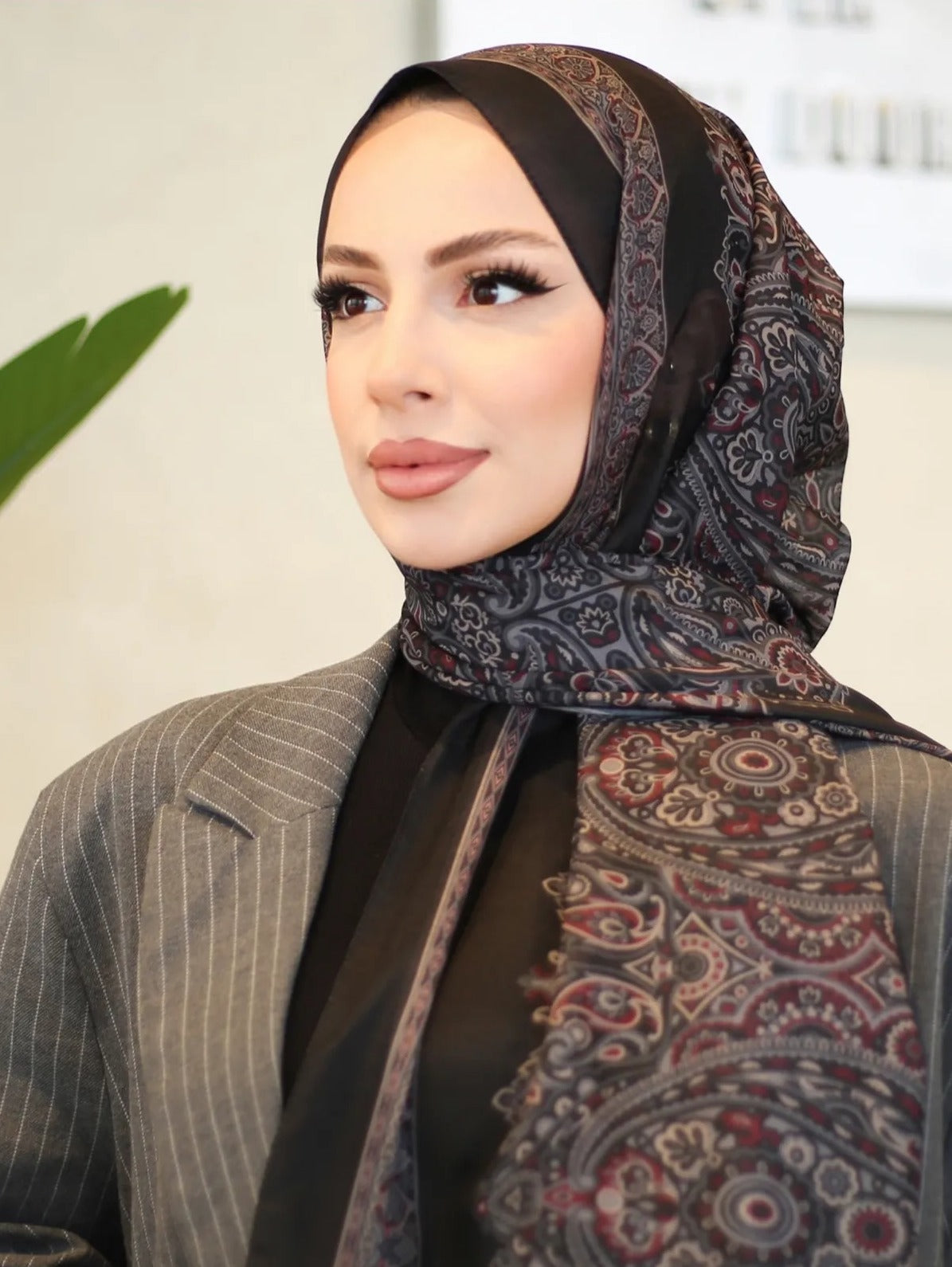 Lâl Noir Rouge Gris